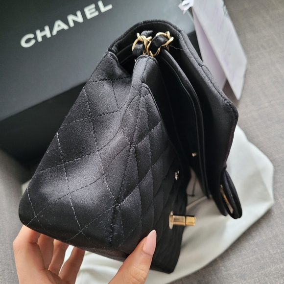 Chanel Medium Classic Double Flap - Picture 6 of 13